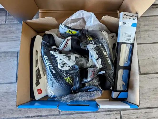 Brand New Bauer Vapor Hyperlite 2 Senior Skates - Size 7, Fit 2 (READ DESCRIPTION)