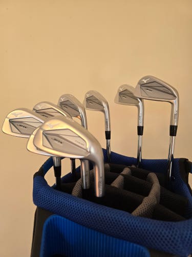 Men's Mizuno JPX 923 Tour Right Handed Iron Set Stiff Flex Steel Shaft (Used)