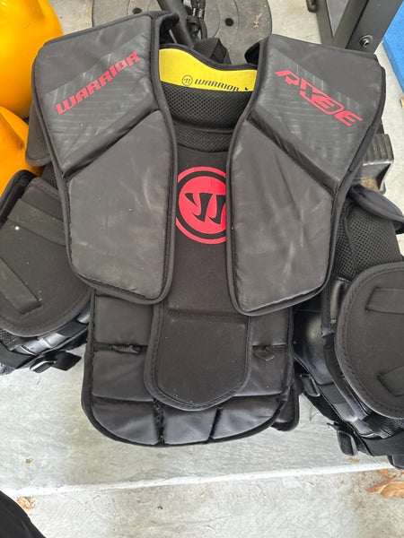 Medium/Large 2022 Warrior Ritual X3E Intermediate Goalie Chest Protector (Used)