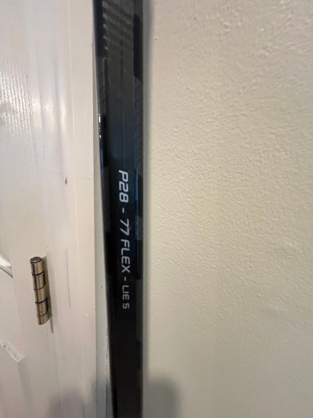 Senior Bauer Supreme 3S Right Handed Hockey Stick P28 77 Flex (Used)