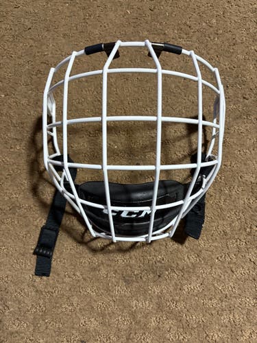 Medium CCM FM580 Full Cage (Used)