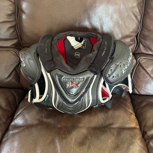 Men's Small Junior Bauer Vapor 1X Shoulder Pads (Used)