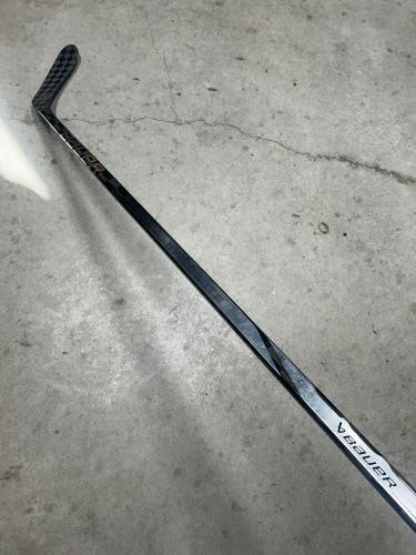 82 Flex Custom P28 Senior Bauer Vapor Hyperlite Right Hand Hockey Stick Pro Stock NHL (New)