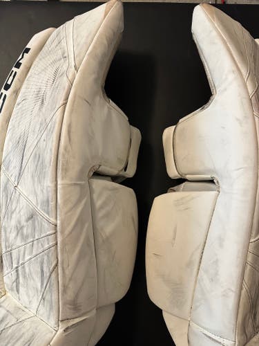 30" CCM Axis 2.5 (leg pads) Axis 2.9 (blocker/catcher) Regular Goalie Set (Used)