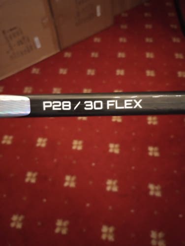 Junior Bauer Nexus Tracer Right Handed Hockey Stick P28 30 Flex (New)