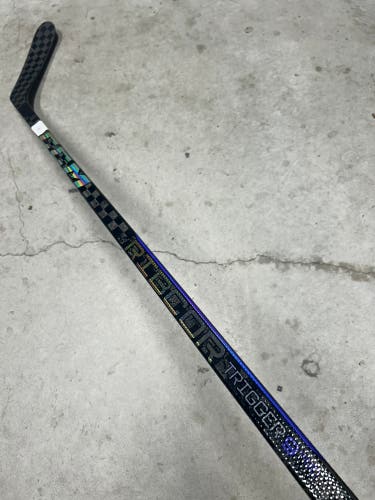 75 Flex P28M Senior CCM Trigger 9 Pro Left Hand Hockey Stick Pro Stock NHL (New)