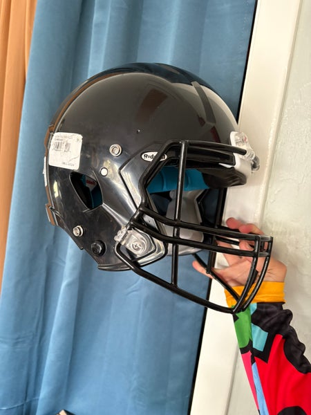 Youth small/ Medium Riddell Helmet (New)
