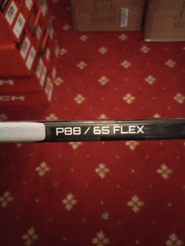 Intermediate Bauer Nexus Tracer Right Handed Hockey Stick P88 65 Flex (New)