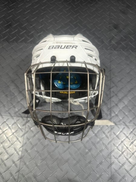 Medium Bauer Re-Akt 150 Helmet (Used)