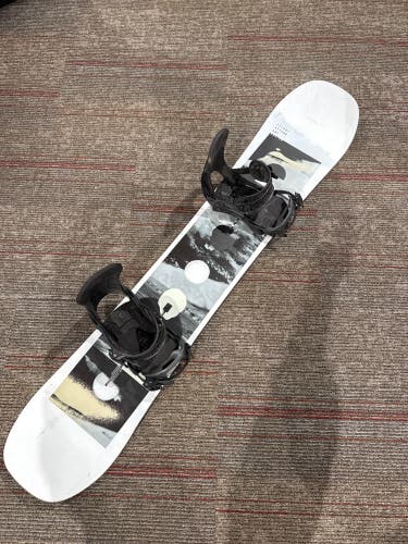 2021 Burton Flight Attendant Snowboard With Medium Burton MalaVita EST Bindings 156 cm (Used)