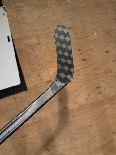 **BROKEN** Senior CCM Vizion Left Hand Hockey Stick P29+1/4 75 Flex (Used)