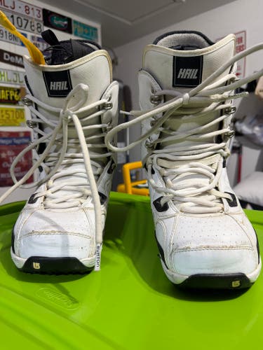 Men's Size M 10.5 (W 11.5) Burton Hail Snowboard Boots Medium Flex All Mountain (Used)