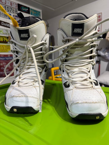 Men's Size M 10.5 (W 11.5) Burton Hail Snowboard Boots Medium Flex All Mountain (Used)