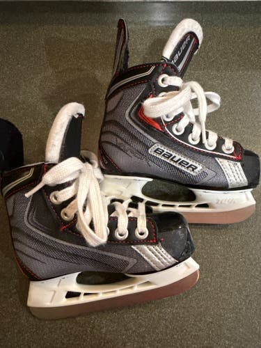 Bauer Vapor X30 Hockey Skates Regular Width 8 (Used)