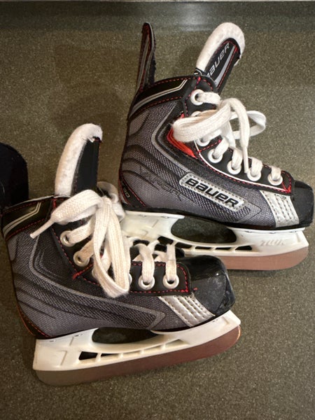 Bauer Vapor X30 Hockey Skates Regular Width 8 (Used)