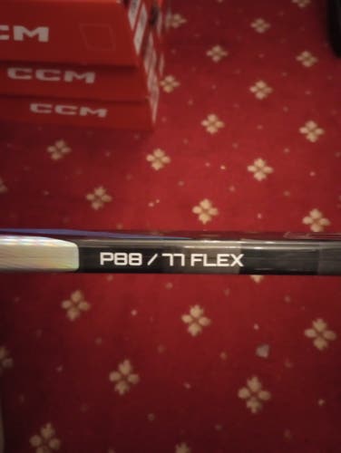 Senior Bauer Nexus Tracer Right Handed Hockey Stick P88 77 Flex (New)