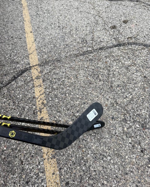 Left hand- Gold Bauer Proto 65 flex p92