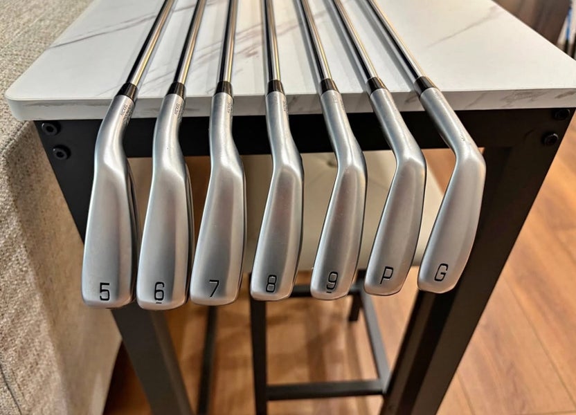 Mizuno JPX 925 Hotmetal Irons. 5-GW, Nippon GH Neo 950 R flex irons, JumboMax grips.