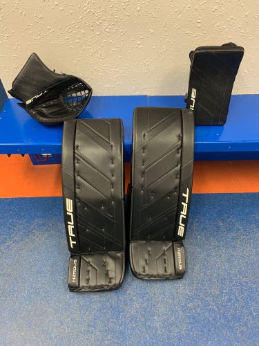 34" True Hzrdus 7X4 Regular Goalie Full Set (Used)