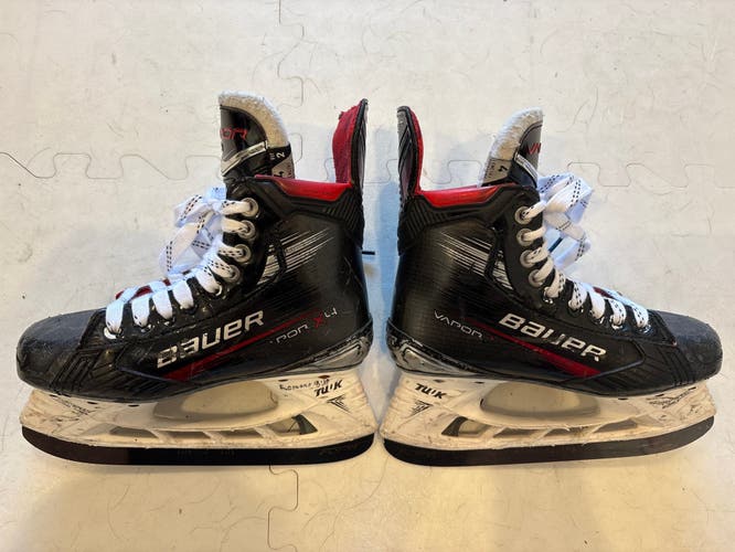 2023 Bauer Vapor X4 Hockey Skates Size 4.0 Fit 2 (Used)