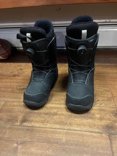 Men's Size M 9.0 (W 10.0) Burton MOTO BOA Snowboard Boots Medium Flex All Mountain (Used)