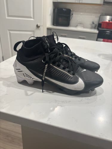 Unisex Size M 9.5 (W 10.5) Nike Cleats (Used)