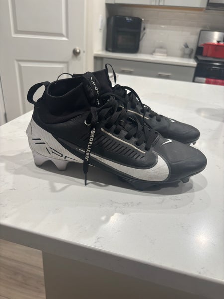 Unisex Size M 9.5 (W 10.5) Nike Cleats (Used)