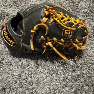 Wilson A2000 RH Infield Baseball Glove 11.75" (Used)
