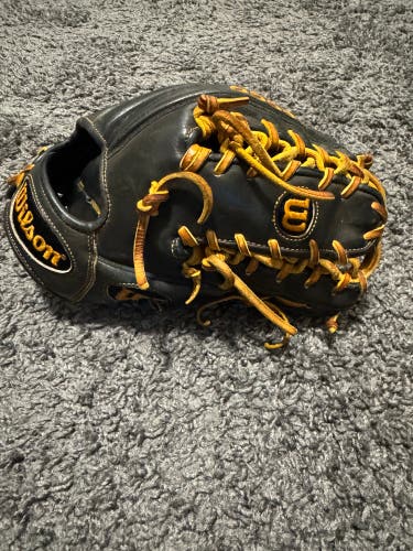 Wilson A2000 RH Infield Baseball Glove 11.75" (Used)