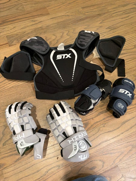 Medium Youth STX Shoulder Pads (Used)