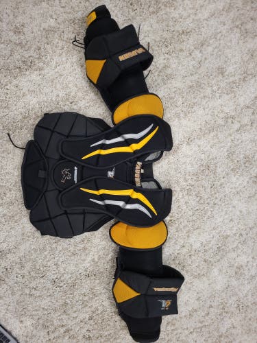 XL Vaughn Velocity V7 Goalie Chest Protector (Used)
