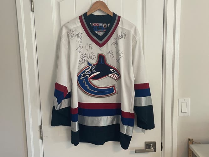 Authentic CCM Vancouver Canucks West Coast 2001 Team Autograhed Jersey Medium