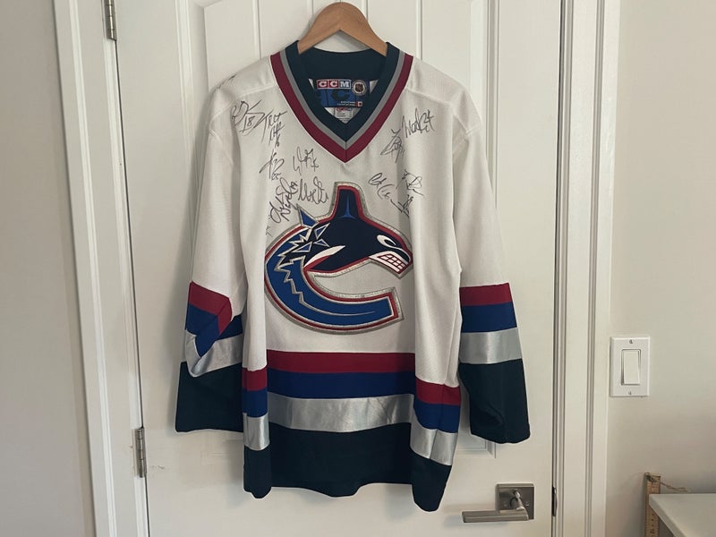 Authentic CCM Vancouver Canucks West Coast 2001 Team Autograhed Jersey Medium