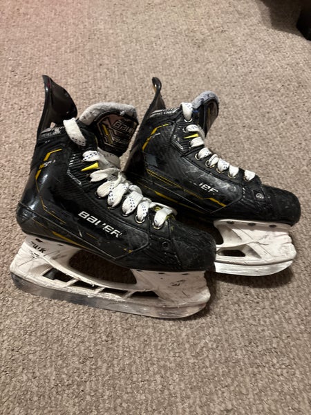 2022 Bauer Supreme M5 Pro Hockey Skates Regular Width Size 3.5 (Used)