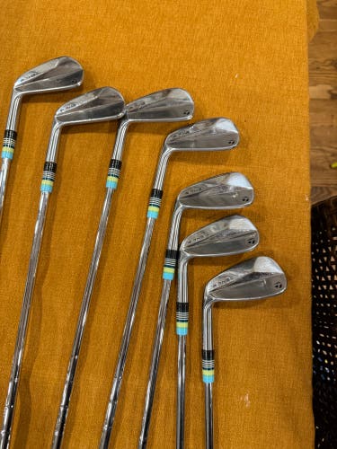 Men's TaylorMade P7MB Left Hand Iron Set Stiff Flex Steel Shaft (Used)