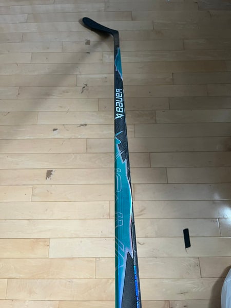 NEW Senior Green Bauer Vapor FlyLite Left Hand Hockey Stick P28 70 Flex