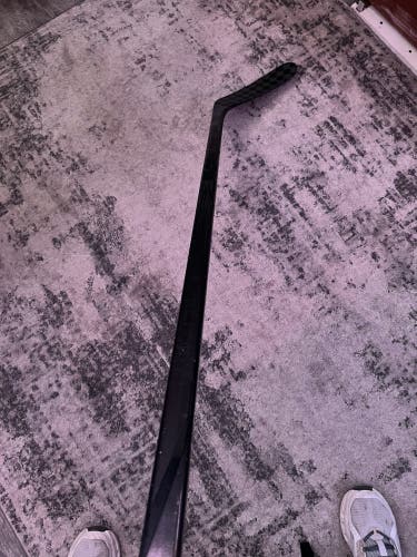 Intermediate Bauer Right Handed Hockey Stick P28M 57 Flex (Used)