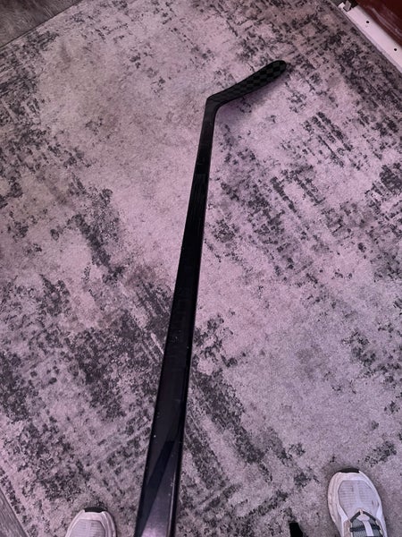 Intermediate Bauer Right Handed Hockey Stick P28M 57 Flex (Used)