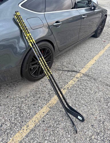 Left hand- Gold Bauer Proto 65 flex p92