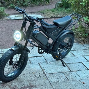 BRAND NEW E-BIKE •30 MPH • 35 MILE RANGE