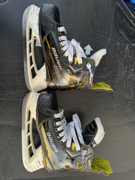 2022 Bauer Supreme M5 Pro Hockey Skates 13.5 (Used)