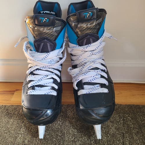 2024 True TF9 Hockey Skates Regular Width 5.5 (Used)