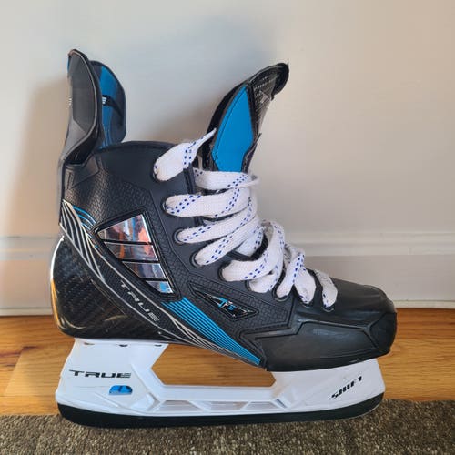 2024 True TF9 Hockey Skates Regular Width 5.5 (Used)