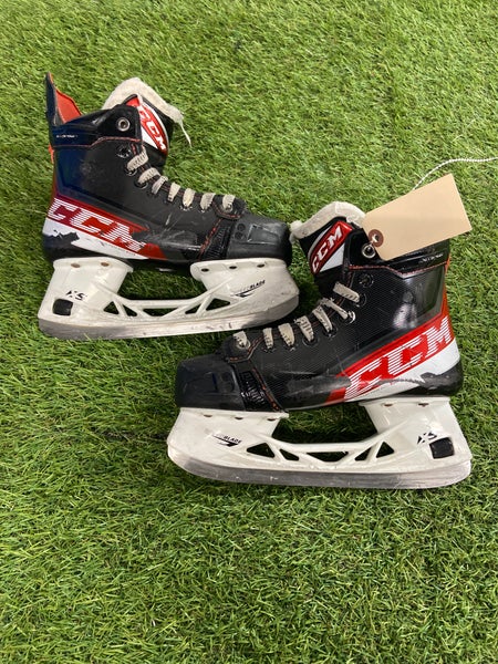 Junior CCM JetSpeed FT4 Hockey Skates Regular Width Size 3.5 (Used)