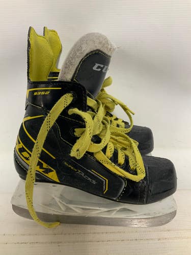 Used CCM SUPER TACKS 9352 Youth Hockey Skate Youth 13.0 11823-S000035766