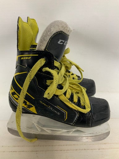 Used CCM SUPER TACKS 9352 Youth Hockey Skate Youth 13.0 11823-S000035766