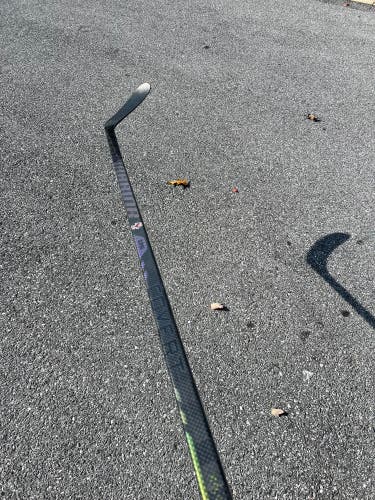 Senior Warrior Covert QR6 pro Right Handed Hockey Stick P28M 80 Flex Pro Stock (Used)