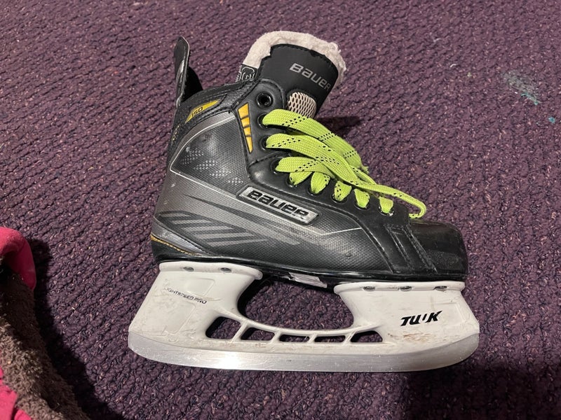 Bauer Supreme 150 Hockey Skates Size 3 (Used)