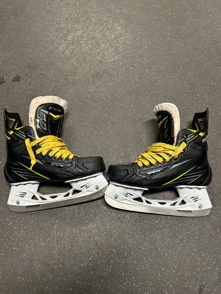 2016 CCM Tacks 4092 Hockey Skates Regular Width Size 5.5 (Used)