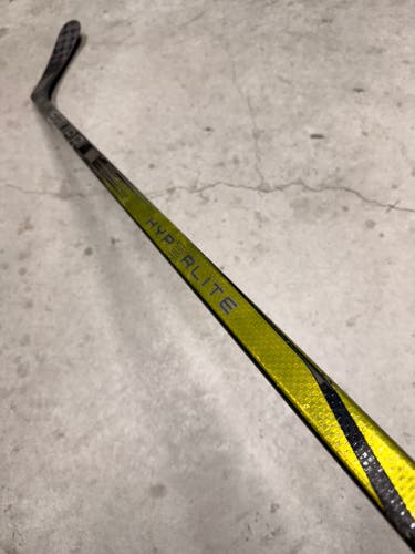 77 Flex P92 Senior Bauer Vapor Hyperlite 2 Right Hand Hockey Stick Pro Stock (USED)